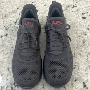 NWOT APL Techloom Tracer shoes.